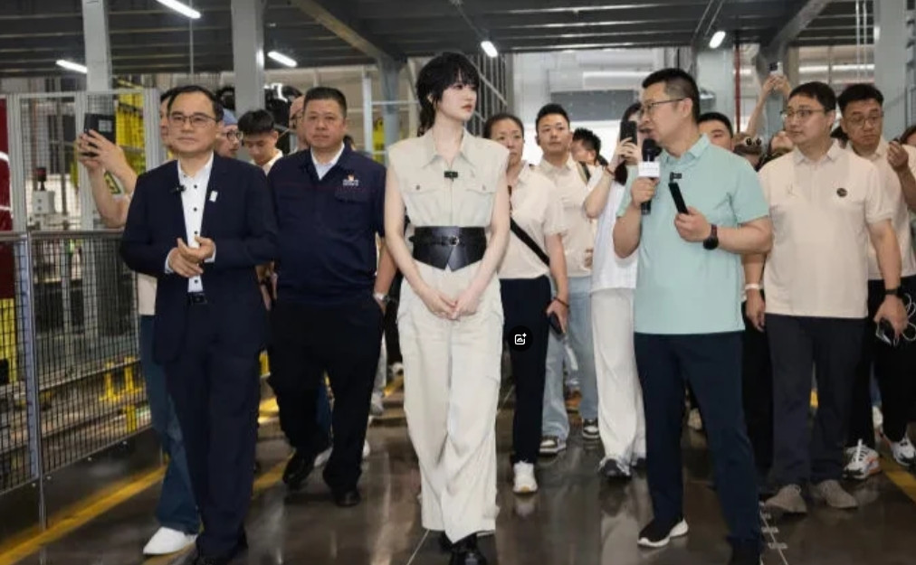 我问我闺蜜，明明姚安娜长的也不好看，为啥还能火呢？她神秘一笑，说了一句:大多人