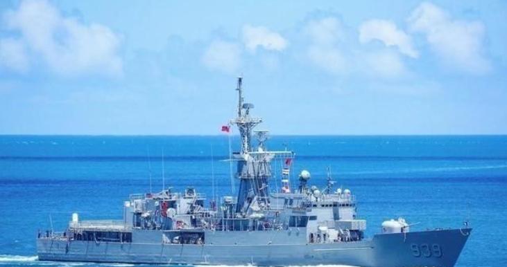 美舰硬闯台湾海峡送军火，赌中国不敢登船临检？这一局，我们彻底改变了游戏规则。从