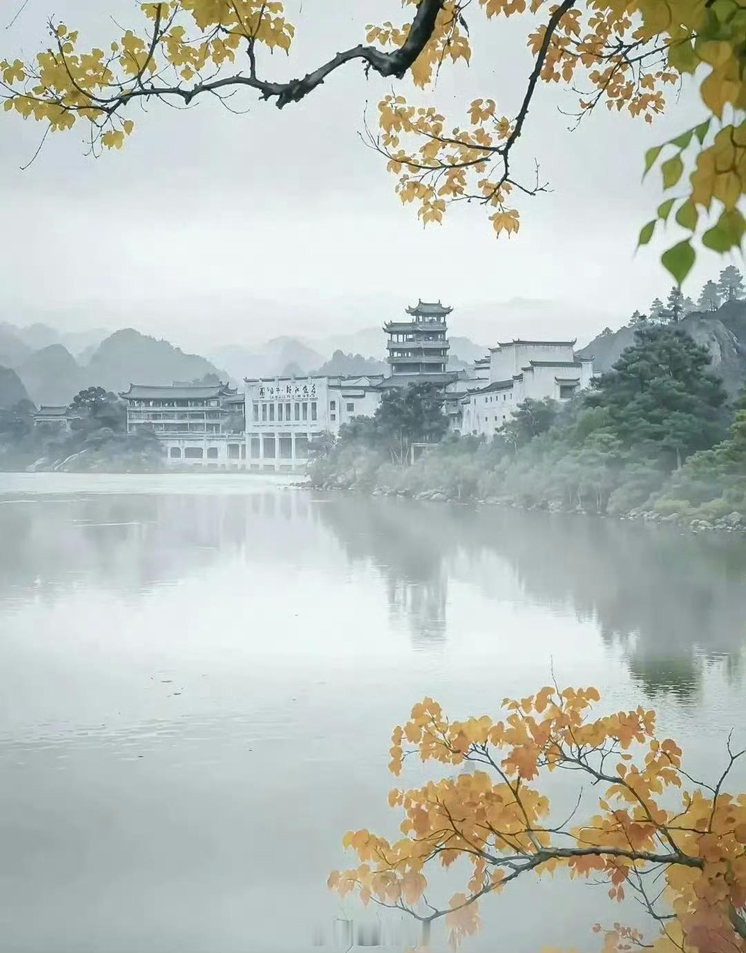 摄影大赛一等奖作品被指AI生成这个图，拿了一等奖，你们觉得是实拍的，还是AI生