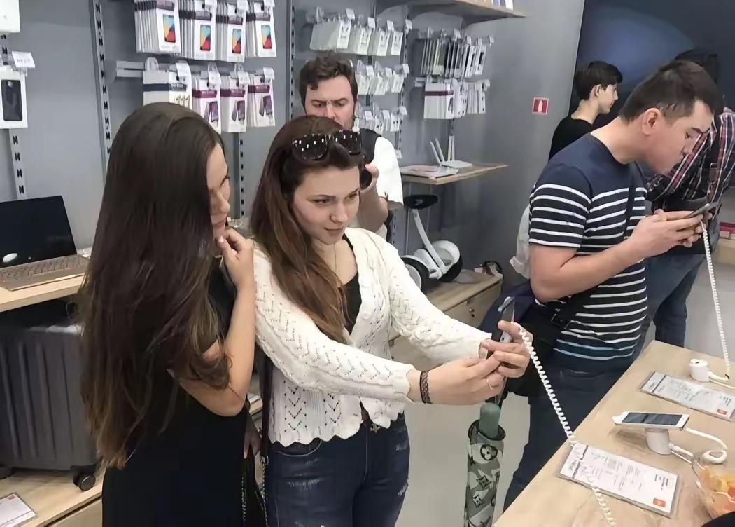 为什么欧美会把俄罗斯那么大的市场直接让给东大？其实西方本来想把俄国围困死，之后不