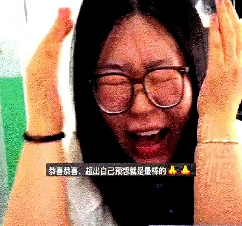 黑龙江哈尔滨，一女生模考时340分，因为太紧张不敢亲自查高考分，转头就找到自己最