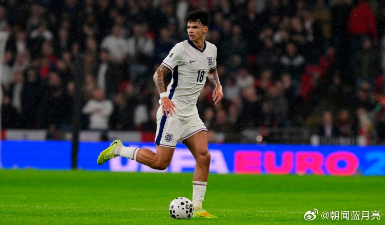 英超名宿亨利在接受SPORTbible的采访时，称赞了21岁的英格兰国脚奥赖利。