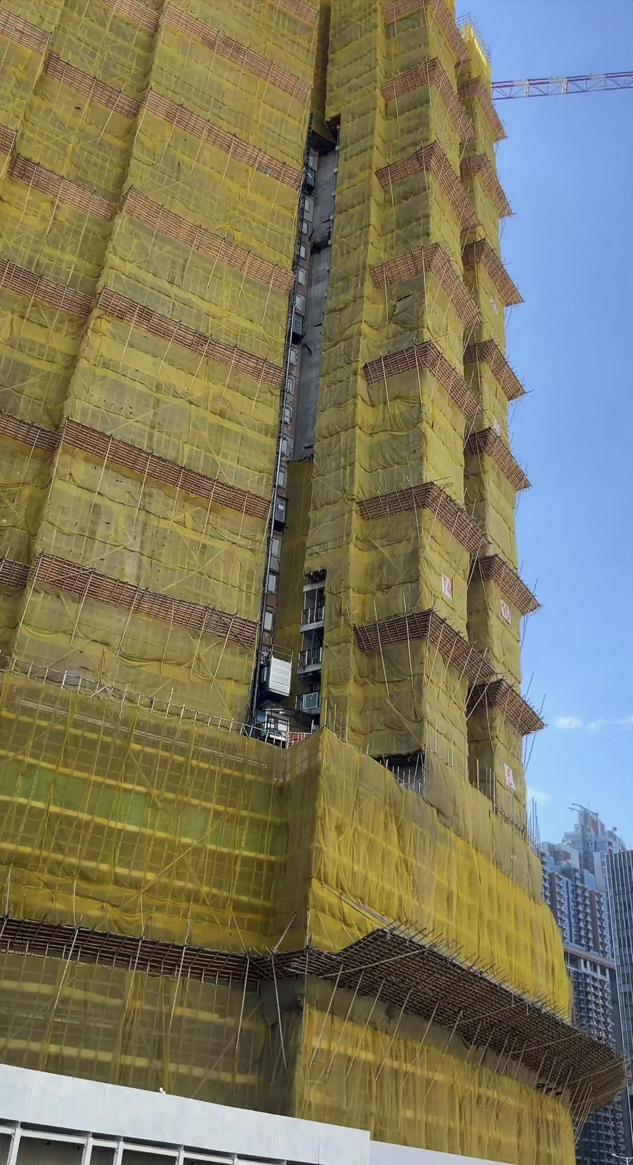 搜了下…香港维护高楼要用竹棚，因竹材强度较钢管低很多，为了保证支撑性，用竹的数量