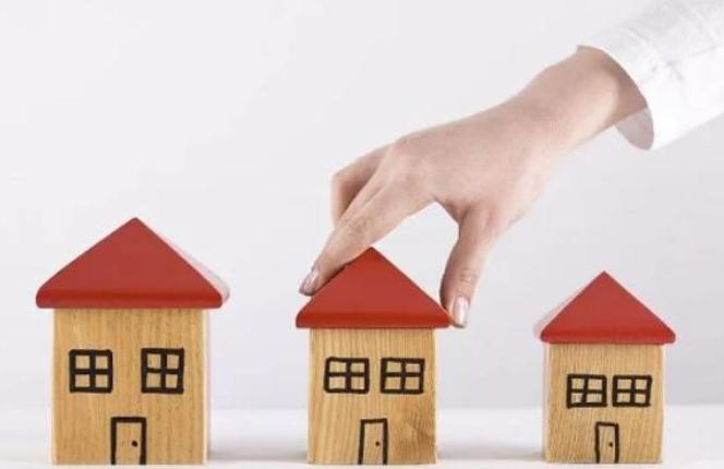 最近朋友讲了件事。他在国外的亲戚有套房子，租给一个老外。后来想收回自住，按流程赔