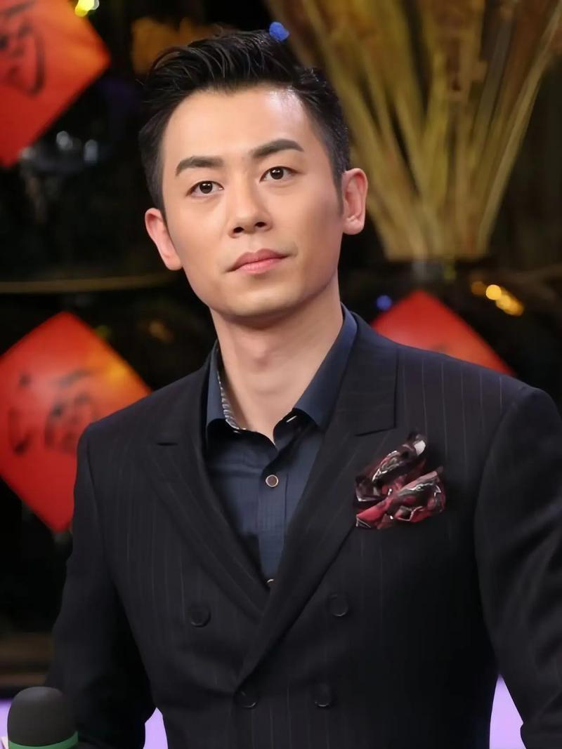 演员朱亚文说：“当年，电视剧《红高粱》筹拍，出品方请郑晓龙来执导，却被他拒绝了，
