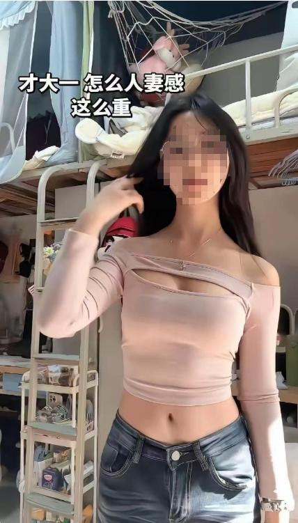 这又是谁家闺女，父母看到这样，不得哭晕在厕所啊