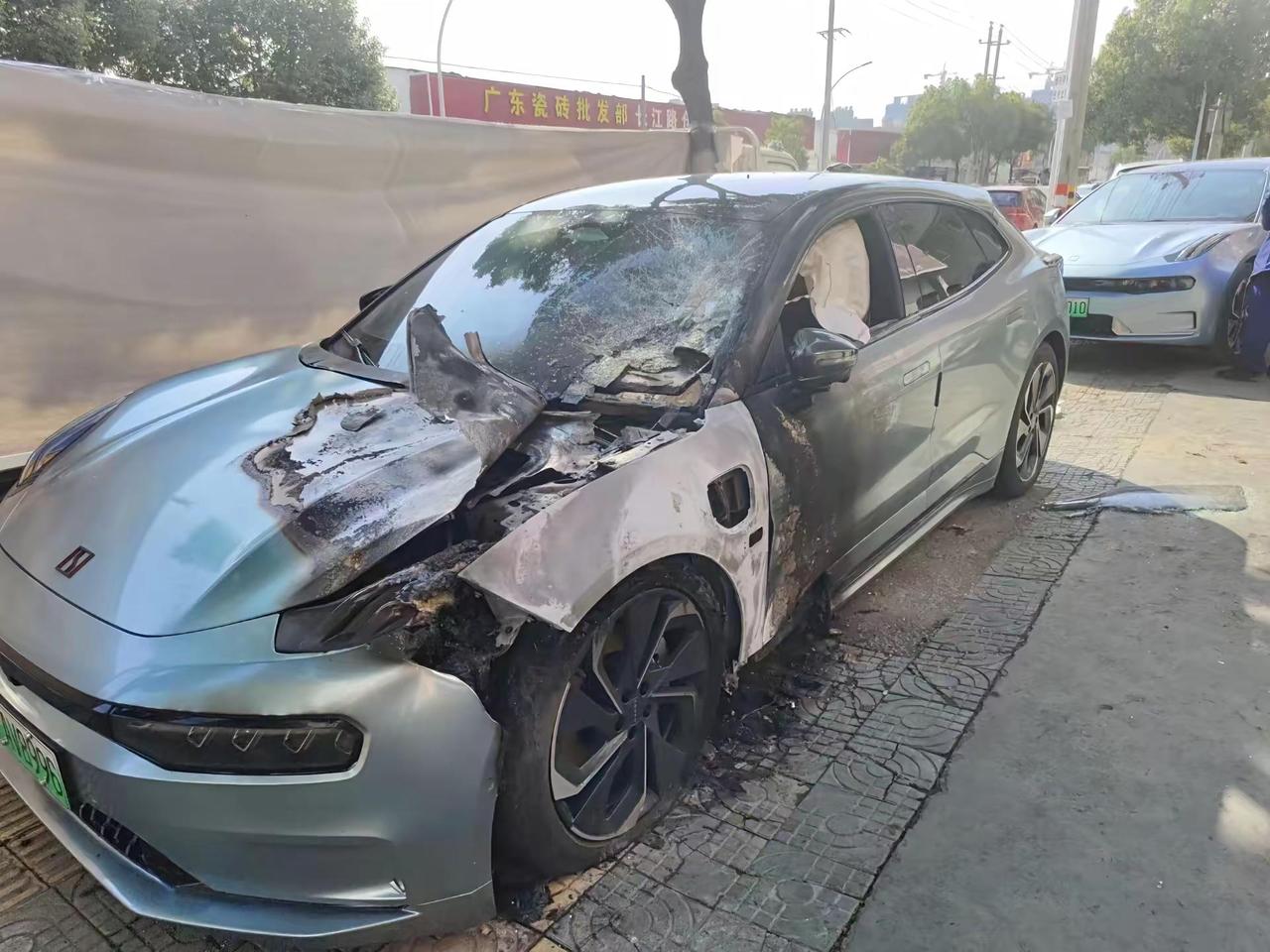 极氪001首燃了。坐等结果。