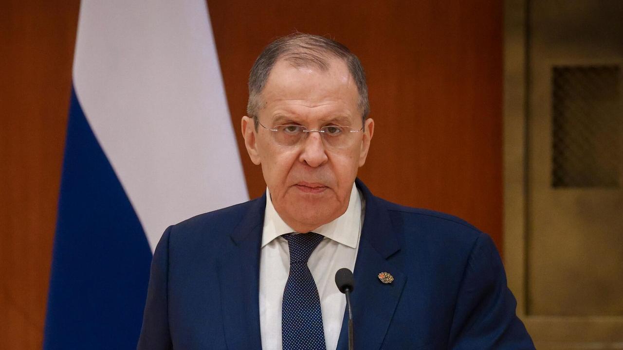 中方为何火速军演？俄外长这话是关键。拉夫罗夫受访说清，台海若升温，俄