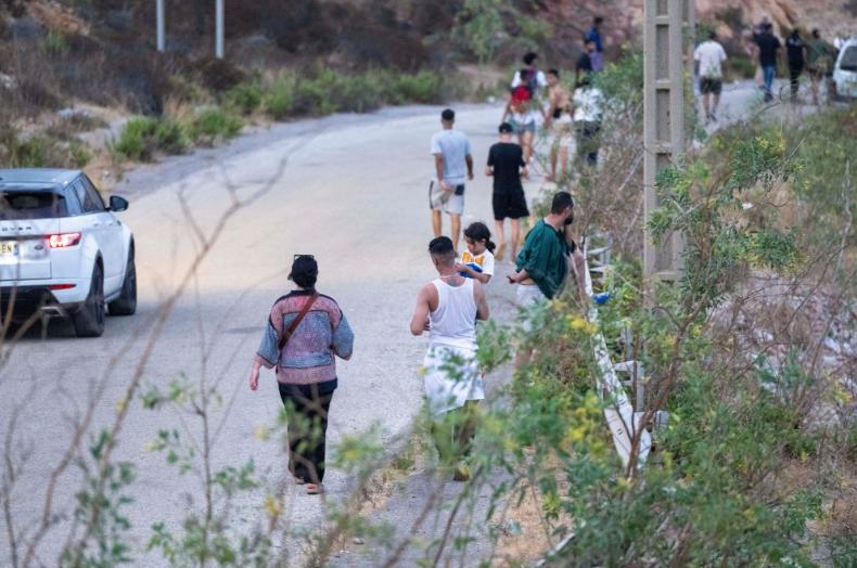 满怀憧憬奔赴欧洲却狼狈折返，六万移民断粮离场，撕开欧洲移民乱象真相。2026
