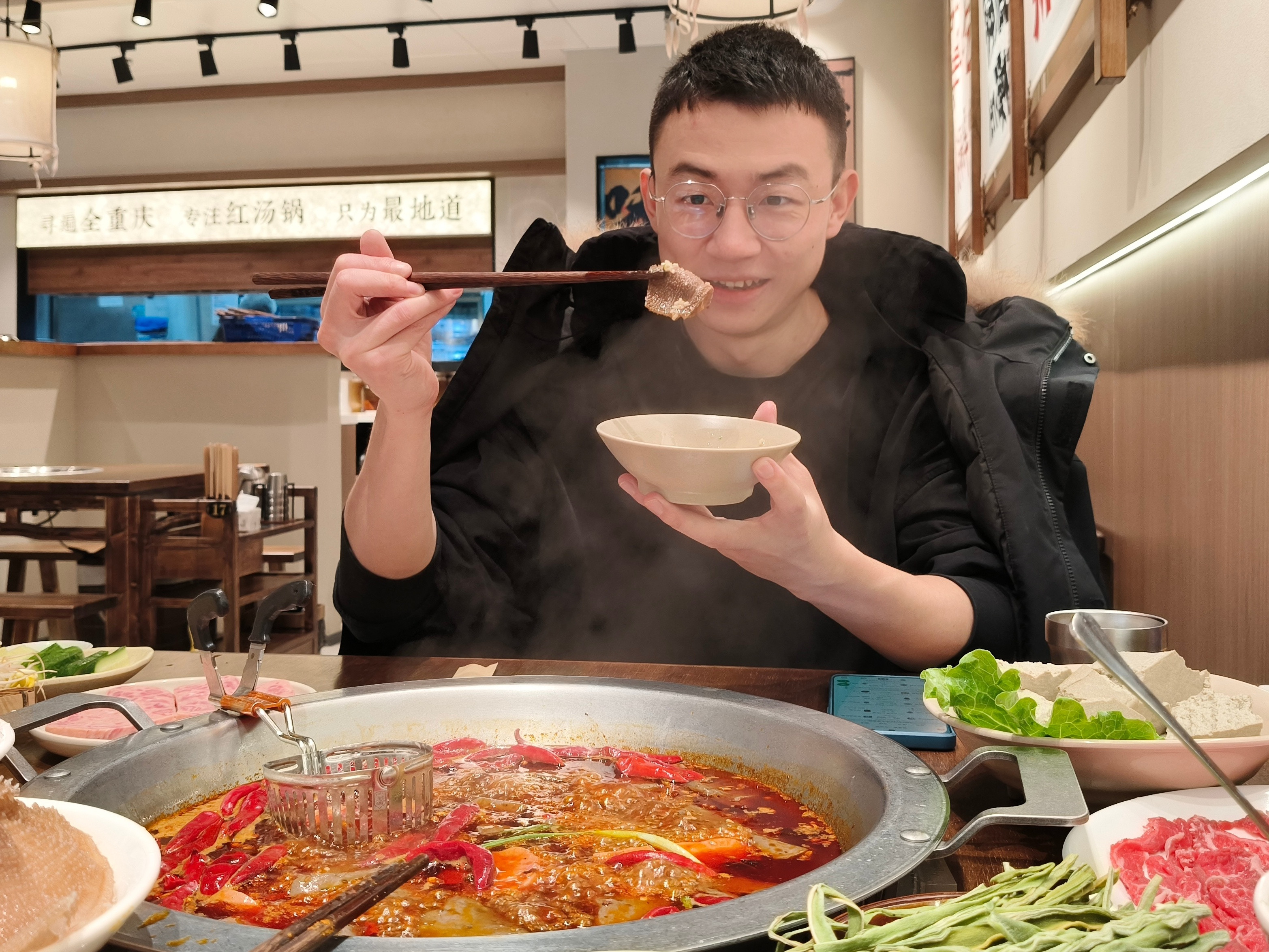 练兵赢球庆功宴！入冬了，来顿重庆火锅！鸭肠毛肚脑花，好久没吃了馋啊大家庆功宴吃的