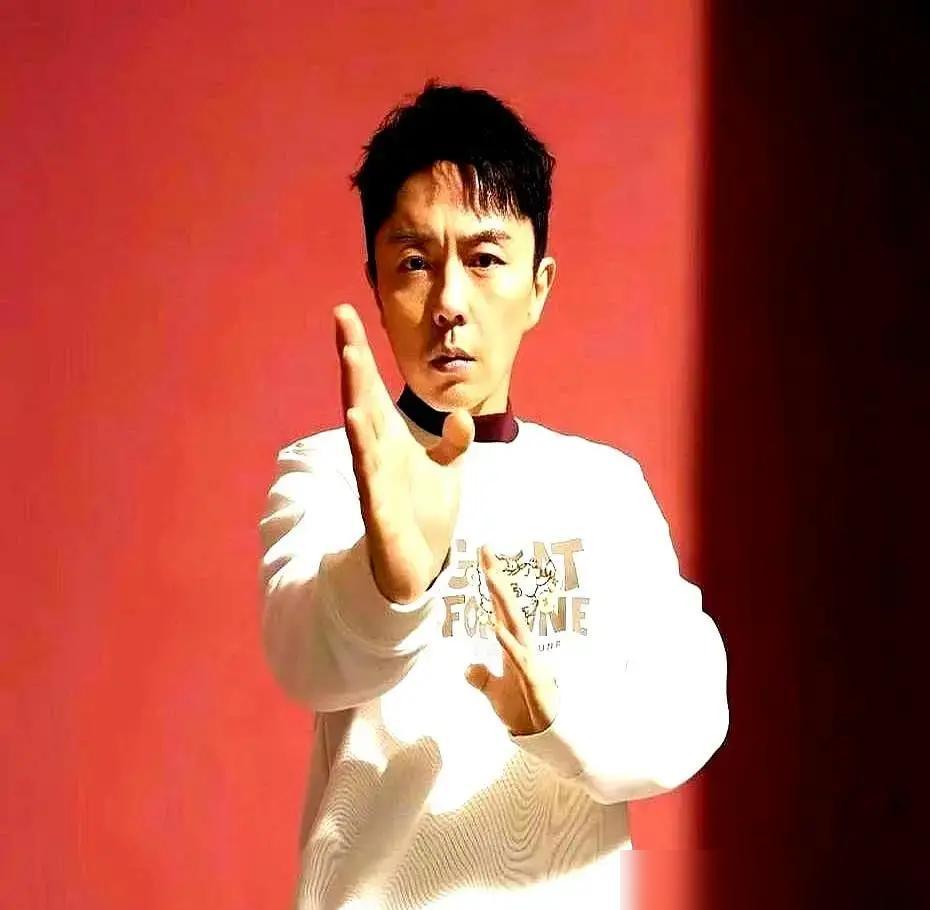 谢苗这次，裤衩都快赔掉了。​掏空家底凑了2000万，拼了命拍的《东北3》，点