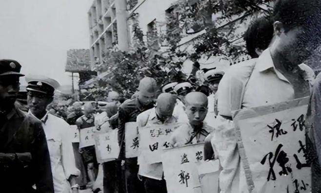 1983年严打8.7万重刑犯！全部流放大西北开荒，最终只有两种结局。1983