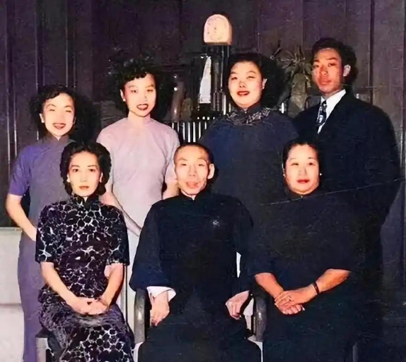 1991年，杜月笙的儿子杜维善来到北京，打算收回父亲购置的四合院，但住户拒不承认