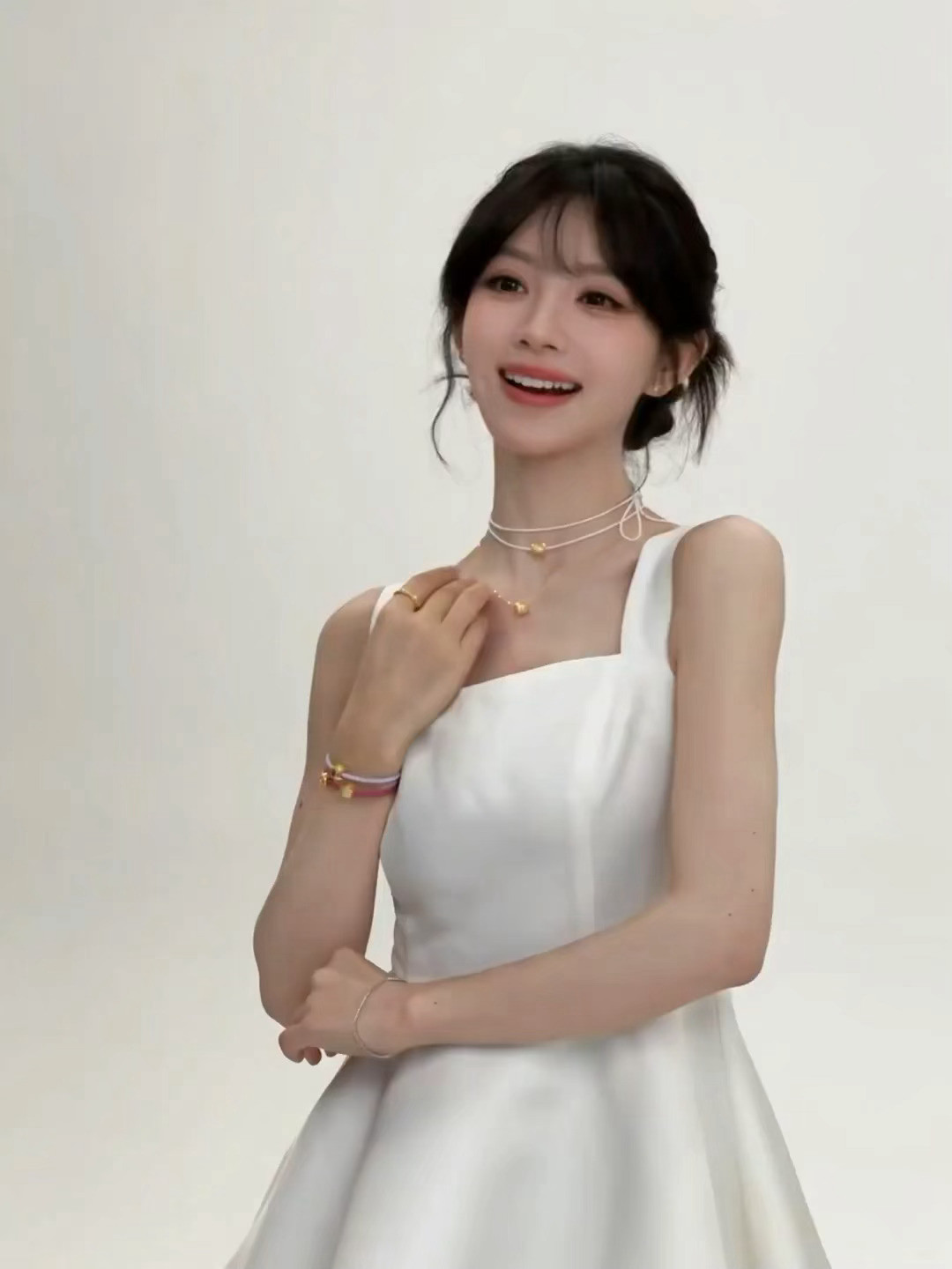 田曦薇青天大老爷这次来真的了【田曦薇】小女孩做到了喜欢的妆造就这样嘚瑟☺️美图疯