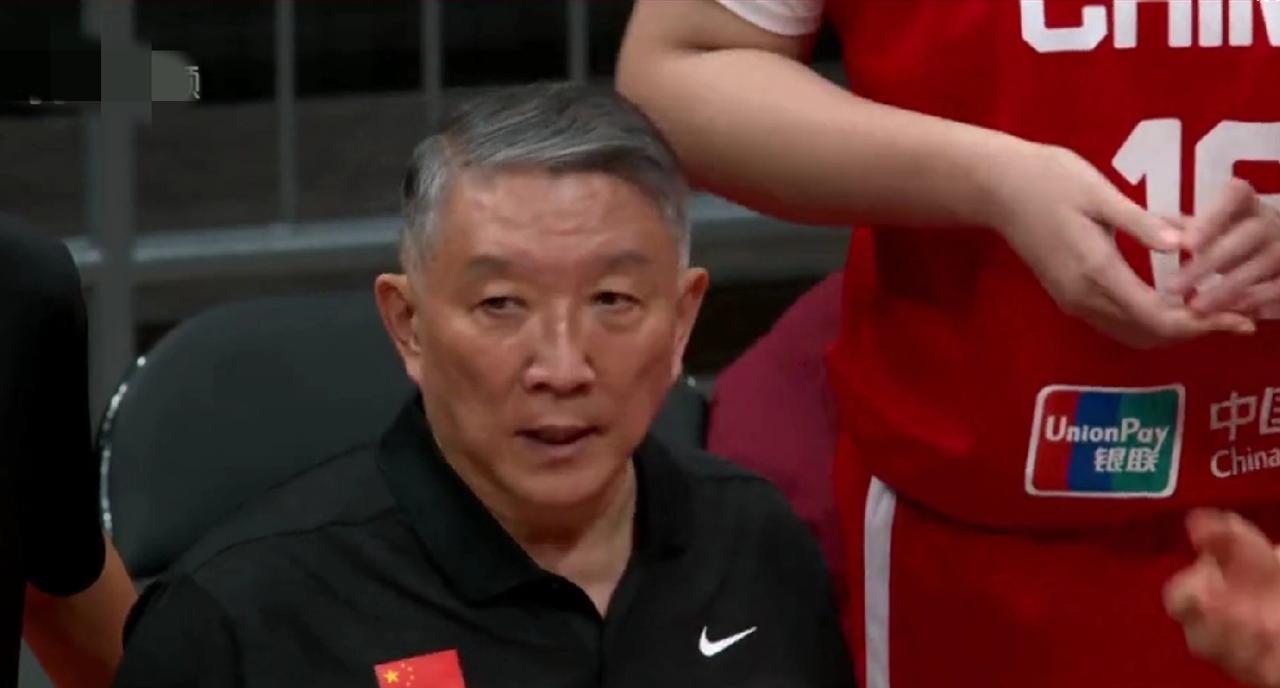 李缘又是投篮4中1，三次失误，三次失误次次都是致命失误。小编想问问宫鲁鸣你是如何