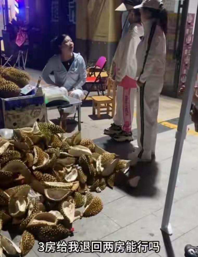 又是榴莲惹的祸：山东东营两女子买个5房肉的榴莲，回家吃完3房后找摊主退货，理由是