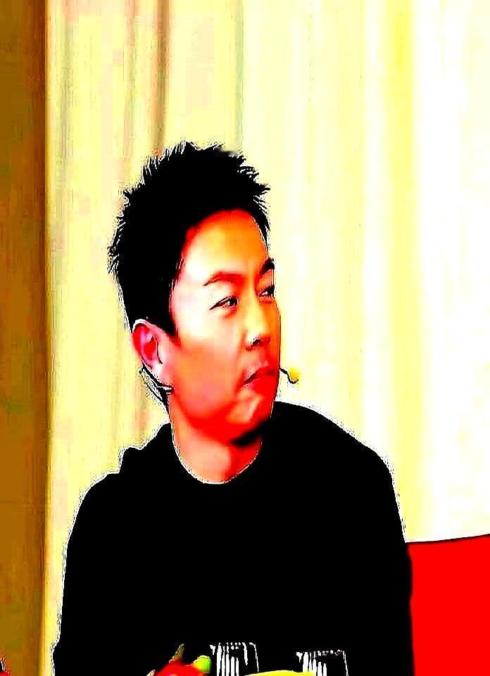 41岁，谢苗当面拒绝了吴京7个亿的大片邀请。就在李连杰的直播里，吴京亲口揭秘：