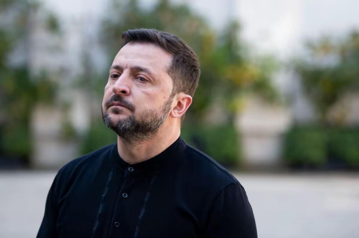 泽连斯基彻底绝望：美帝弃子，四面楚歌泽连斯基终于尝到被彻底抛弃的滋味，曾经