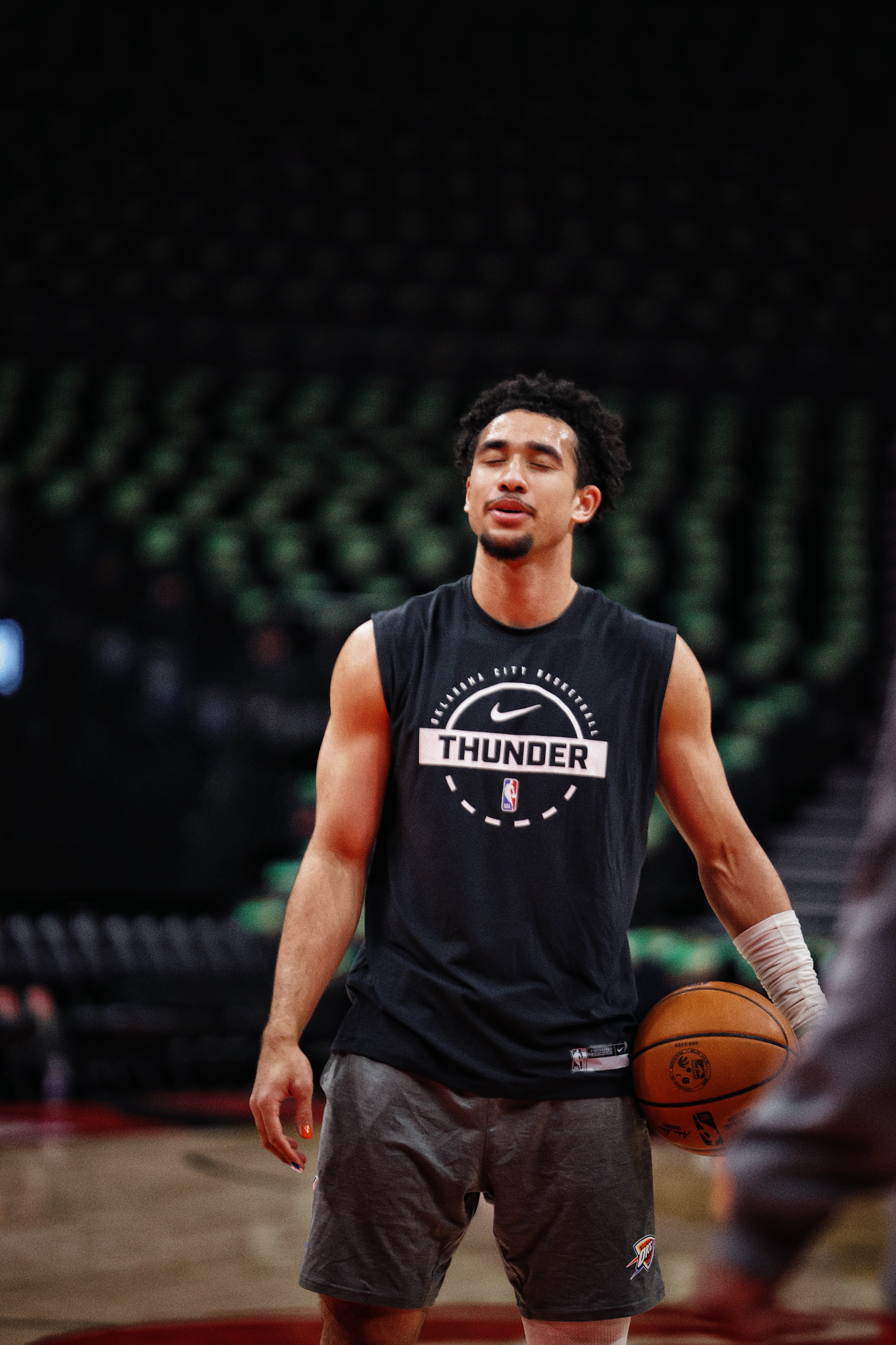 篮天下魔仙哥之所以被称为魔仙哥，是有原因的！仔细看入图五！摄影by加拿大