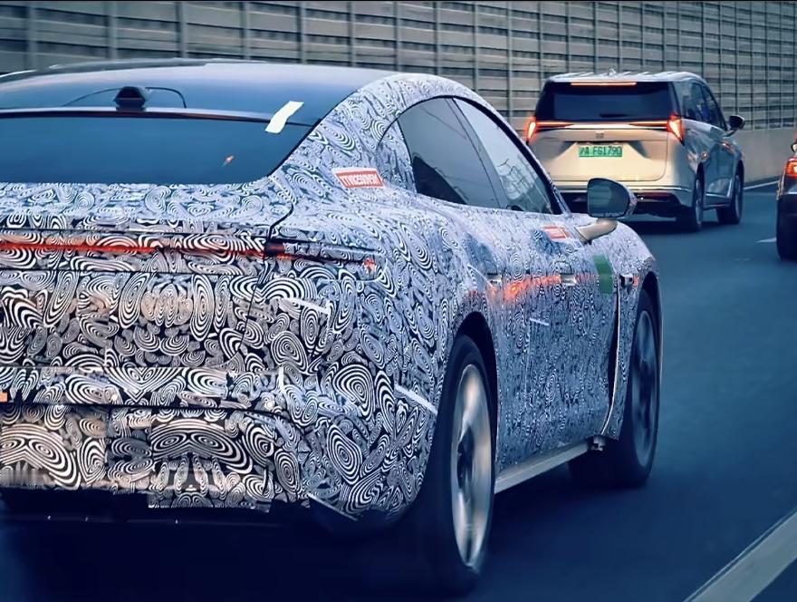 尚界Z7实车首秀，没想到路测表现抢了风头尚界Z7的伪装车图发布后，设计上的亮点