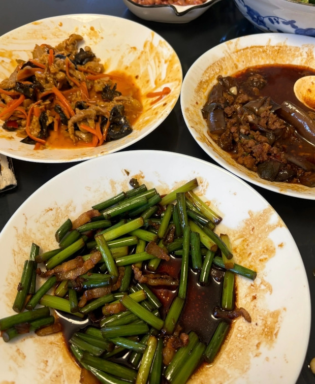 真叫人心凉！我儿媳妇跟我儿子才结婚一个多月。我这人有个习惯，每次做完饭就得先把厨