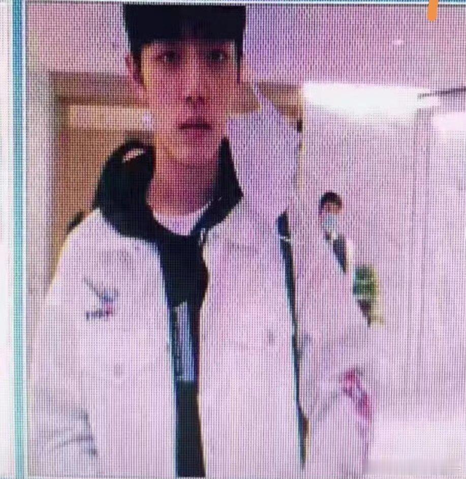 卧槽！捡到一张没见过的肖战！！！好萌好萌