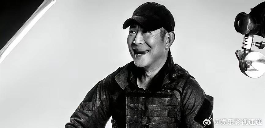 成龙推掉的那1个亿，李连杰拿了，转身建了100所学校。当年史泰龙筹拍《敢死队》，