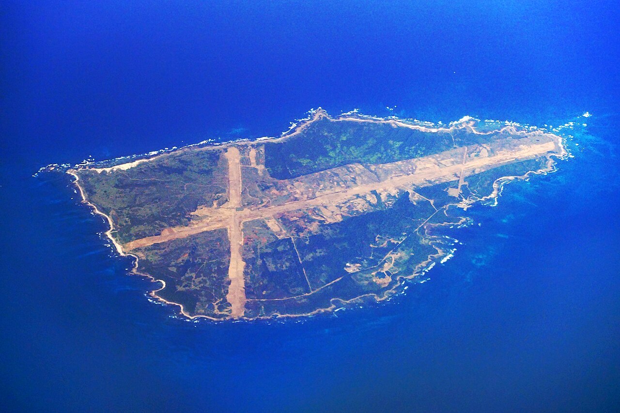 日本正在中国家门口磨刀霍霍去年以来，日本在家门口把刀磨得飞快：军费翻倍、导弹前置