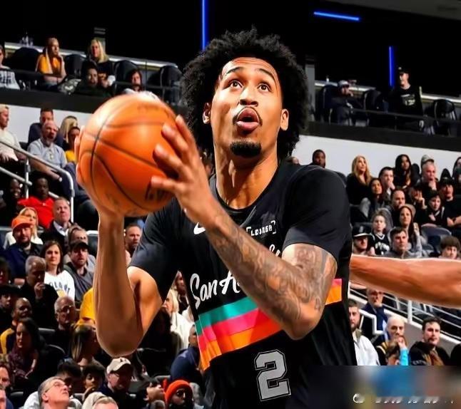 西部第二的马刺，骗了所有人。都以为是文班亚马的天下，但真懂球的，都去看那个19