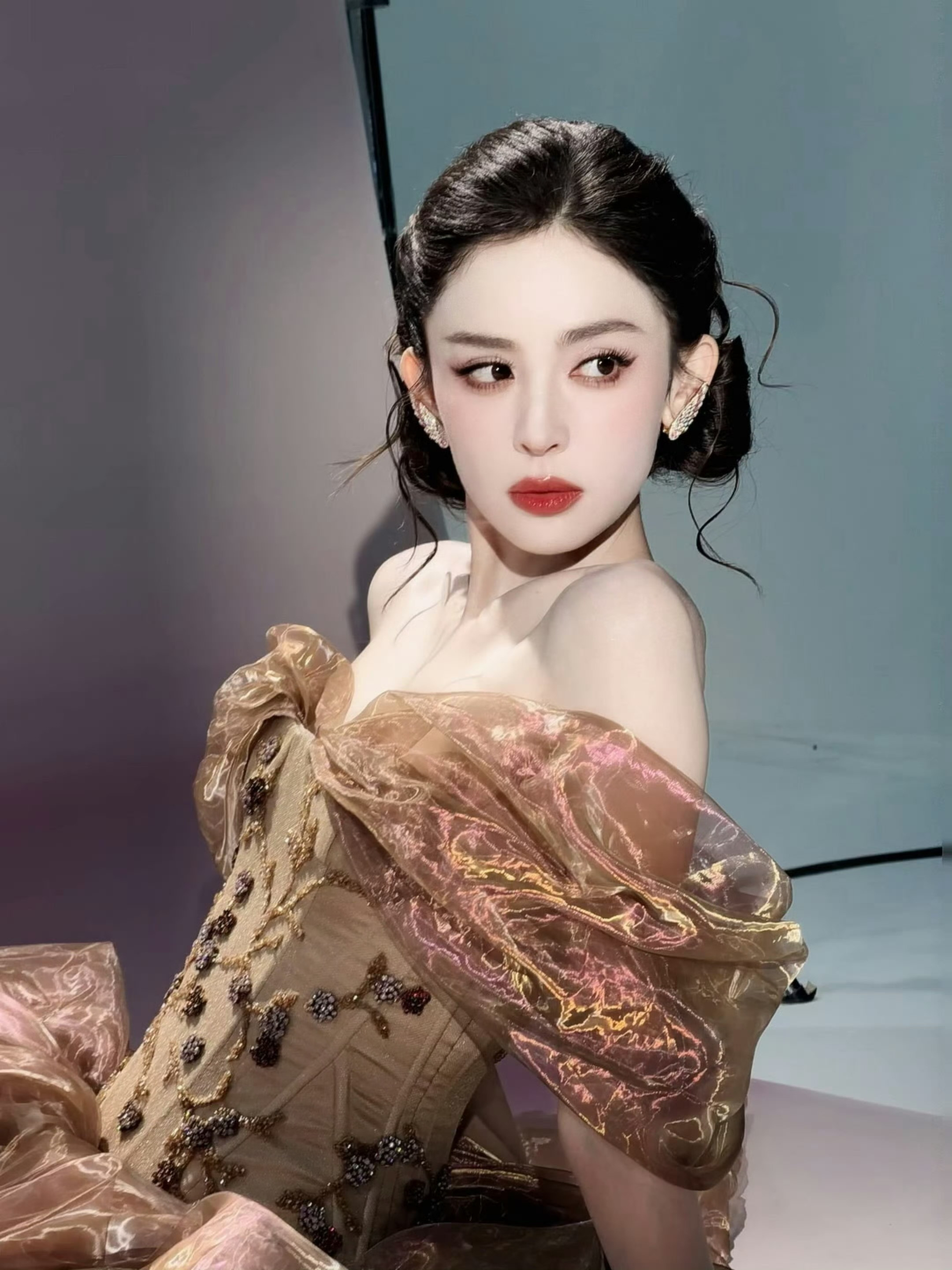 从哪张开始是娜扎黑图根本连顶光都只能看到立体的五官～