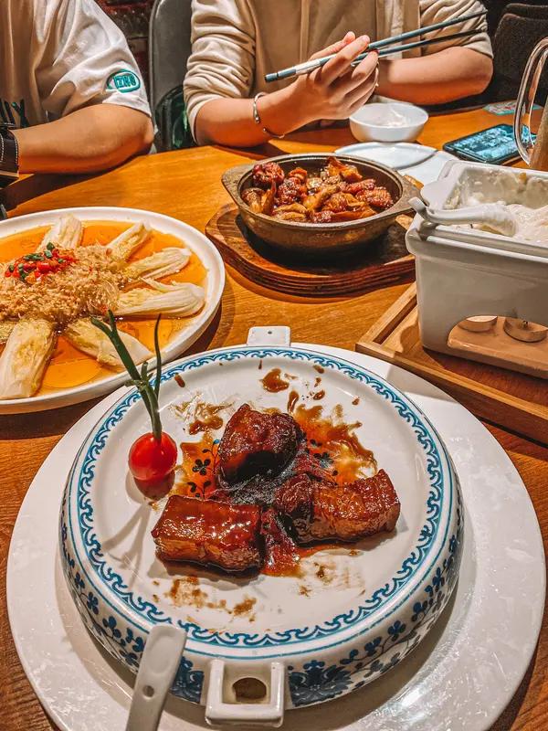 带娃探店儿童美食，真的乐趣满满！船歌鱼水饺就很适合小朋友。鲅鱼水饺特别鲜，肉质