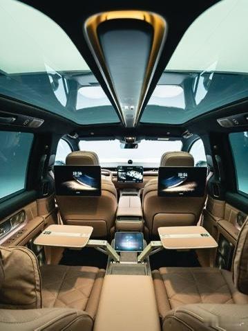 ES9如果不选装中岛，还有没有后排小桌板？