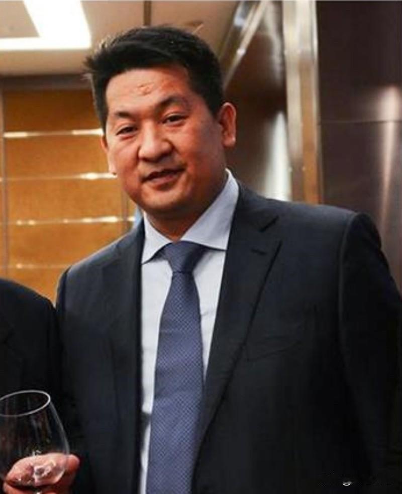 狂敛27亿，坑害33万同胞，电诈头目佘智江，终于被押解回国。