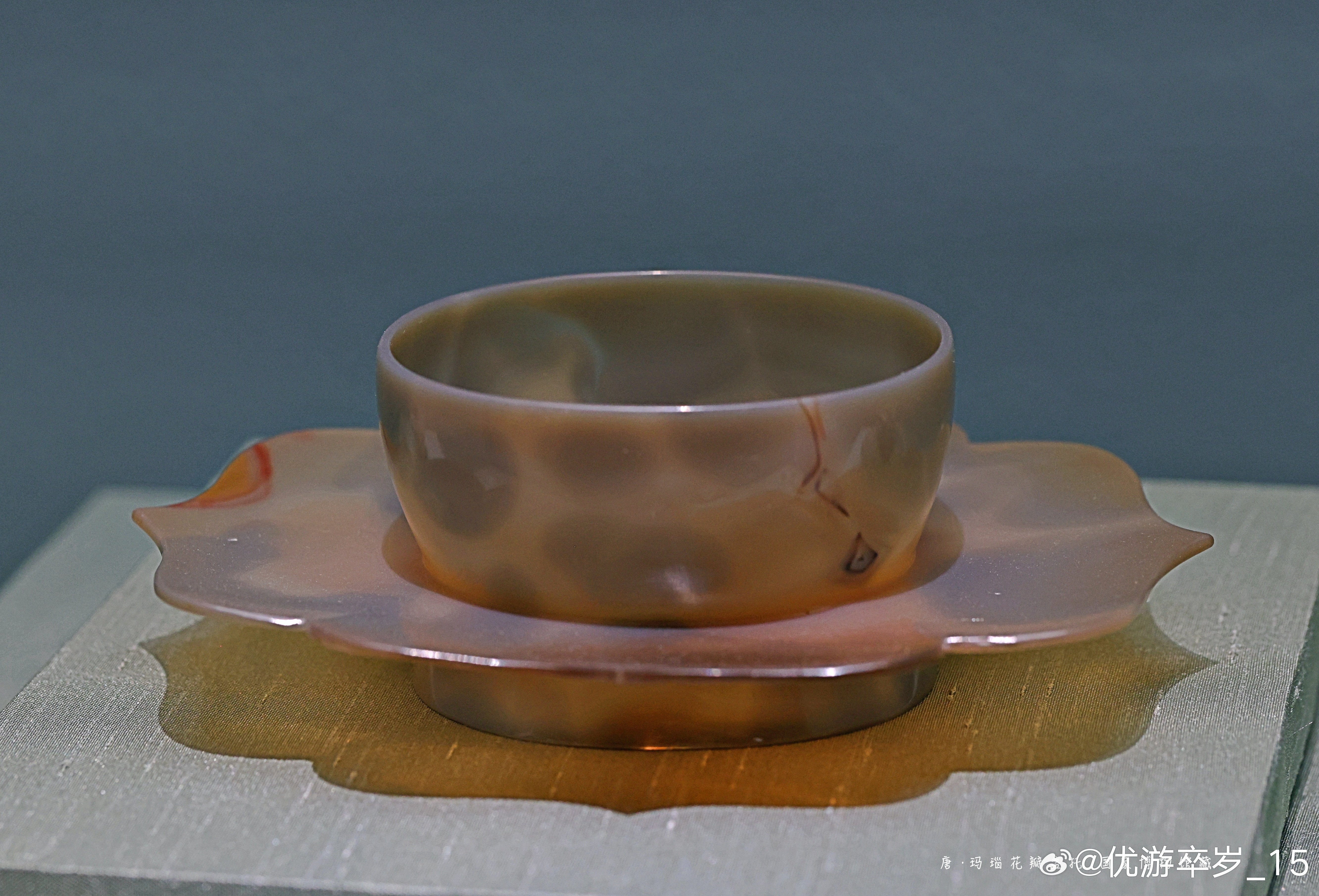 玛瑙花瓣盏托唐（公元618-907年）国家博物馆藏器长15.5厘米，宽12