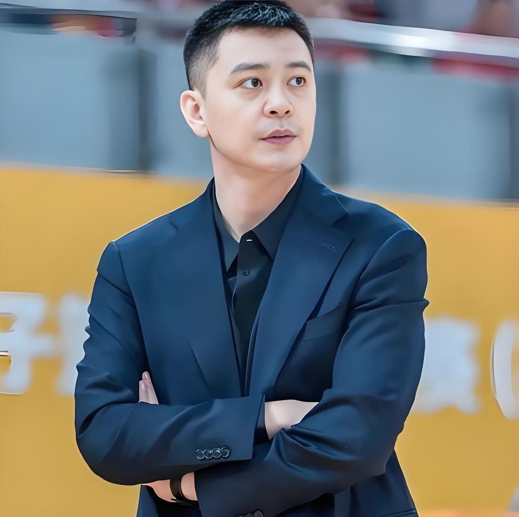 杨鸣你真的敢接中国男篮吗？男篮惨败日本，杨鸣一针见血的指出了中国男篮存在的问题