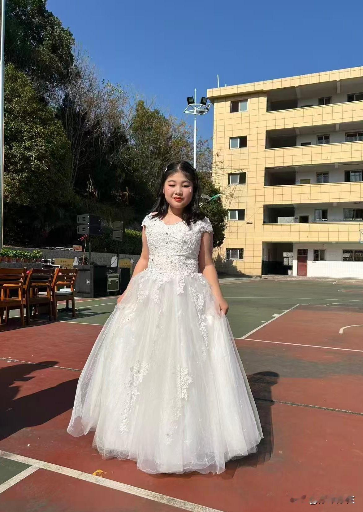 是不是打死你也不会相信这是一个小学五年级的学生？不管你信不信，她确实是一名五