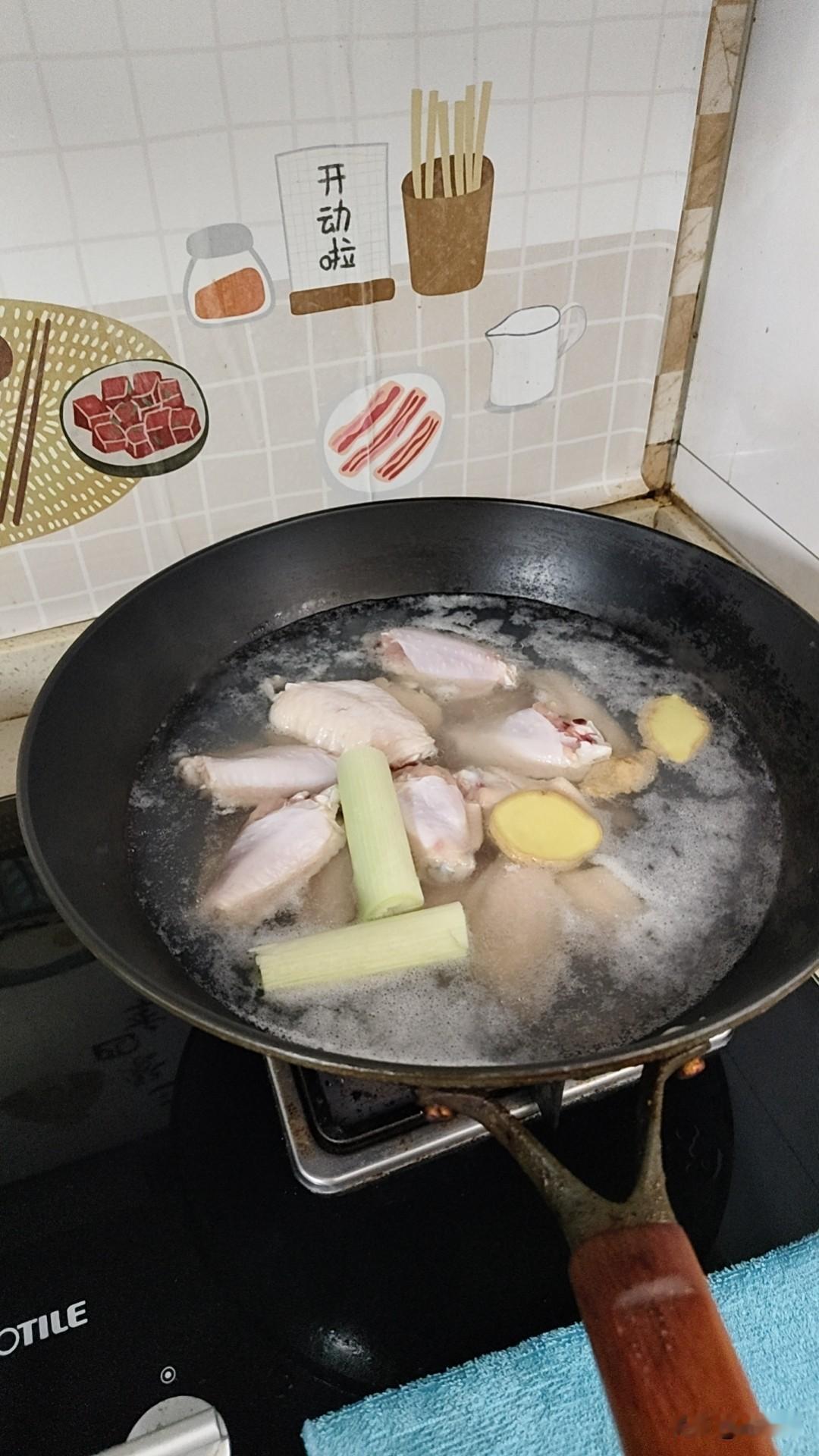 😁在女儿的世界里，做饭大概就等于“打开外卖App”吧？昨天午餐为女儿做了可