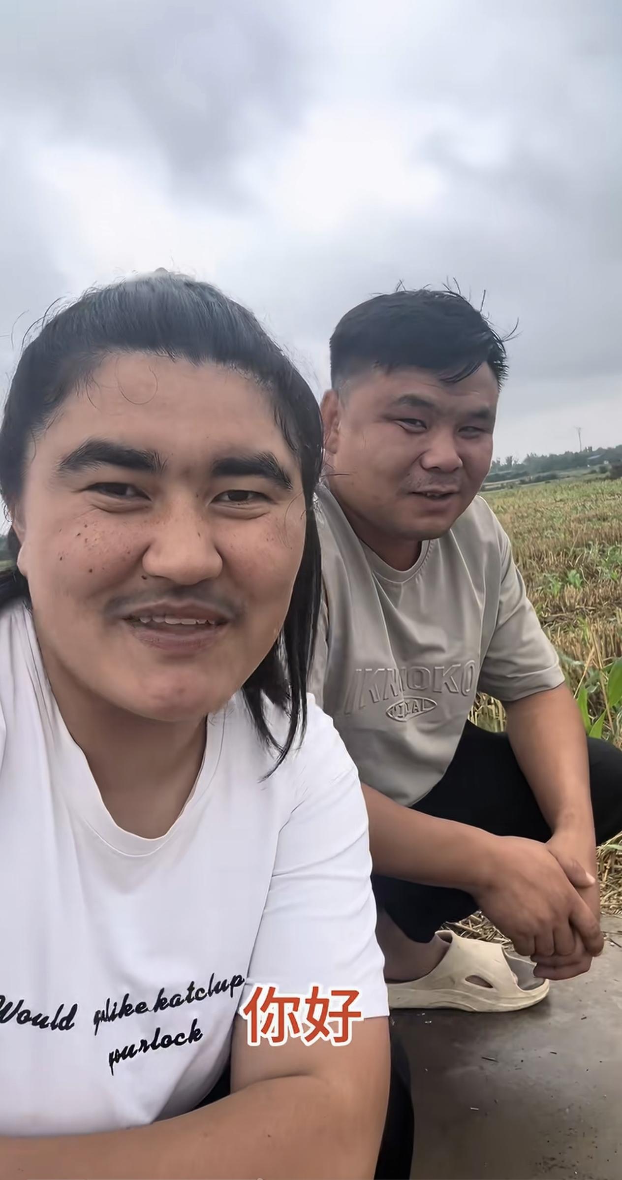 古丽，在维语里的意思是“花儿”。这位叫“古丽”的新疆维吾尔族姑娘，从遥
