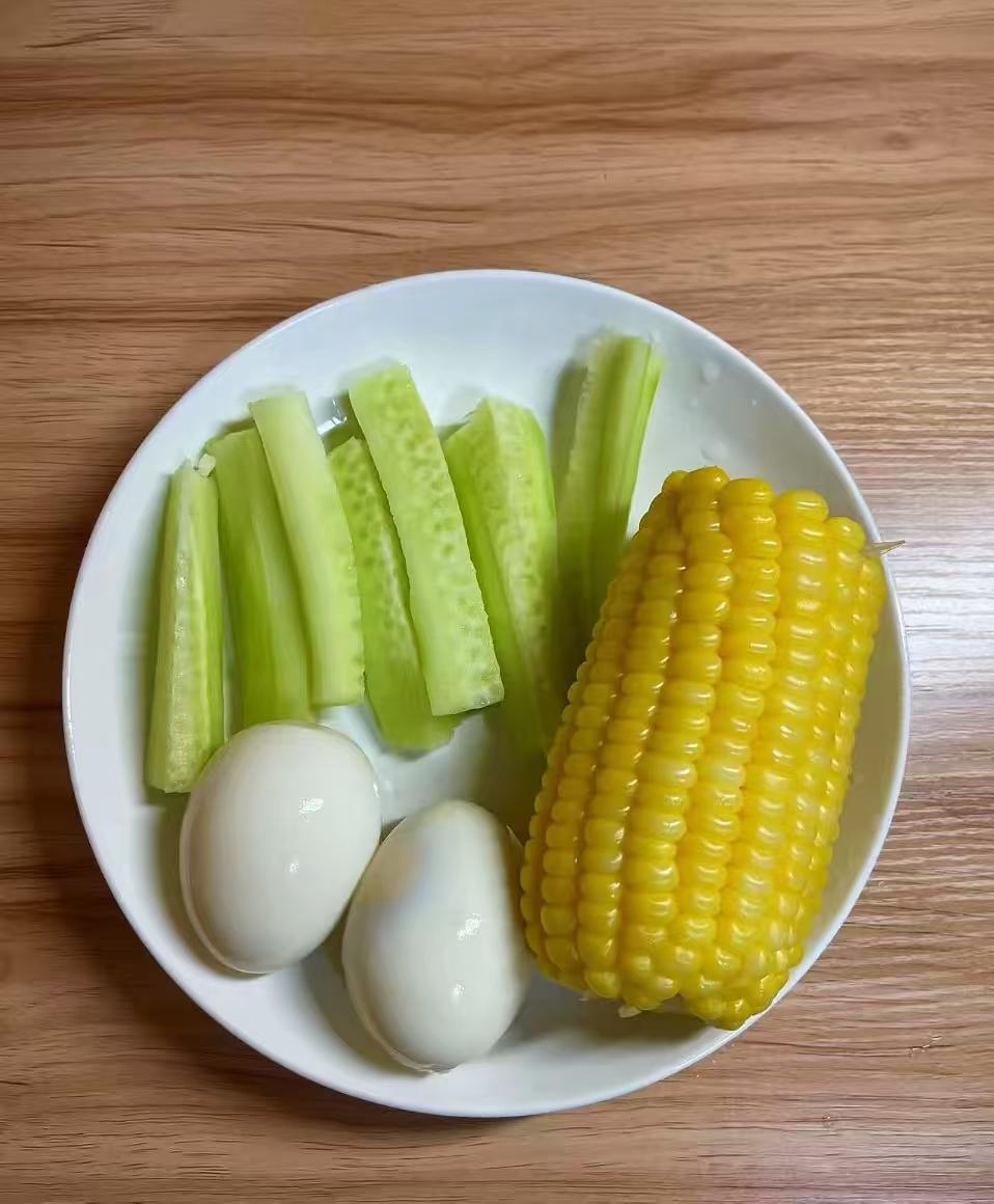 我从124开始减肥，同事就说我瘦不了，等我到了108，又说过年就胖回来了，现在1