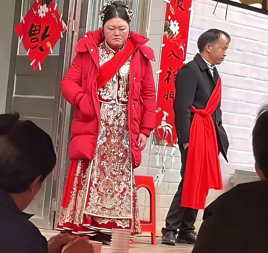 看这样子，估计待会婚礼结束后，就该干架了，都这状态，为什么还要结婚，放过彼此不好