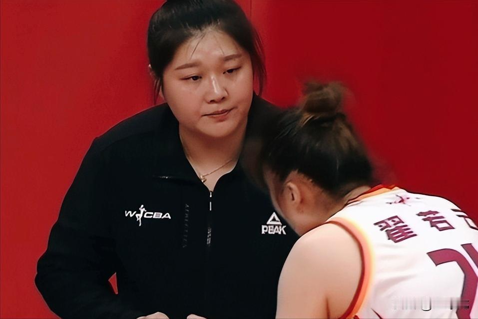 四川女篮未能主场夺冠，坎贝奇伤退让布朗狂砍34分，助教于琦临危受命这几招救了山西