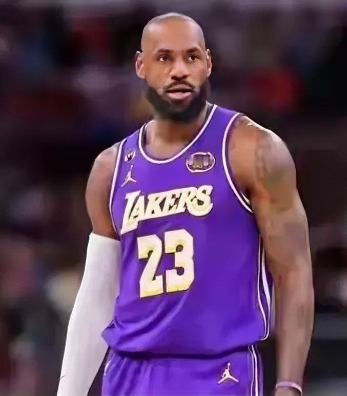 詹姆斯哈登：再不折腾就老了，我还没有总冠军。关键是快船已经觉得我老了。字母哥：