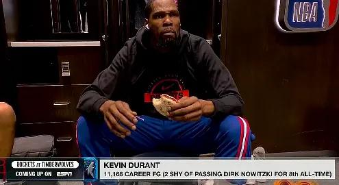 杜兰特，这该死的穿搭气质！杜兰特，这该死的工地小吃馅饼！难怪杜兰特一直是单身