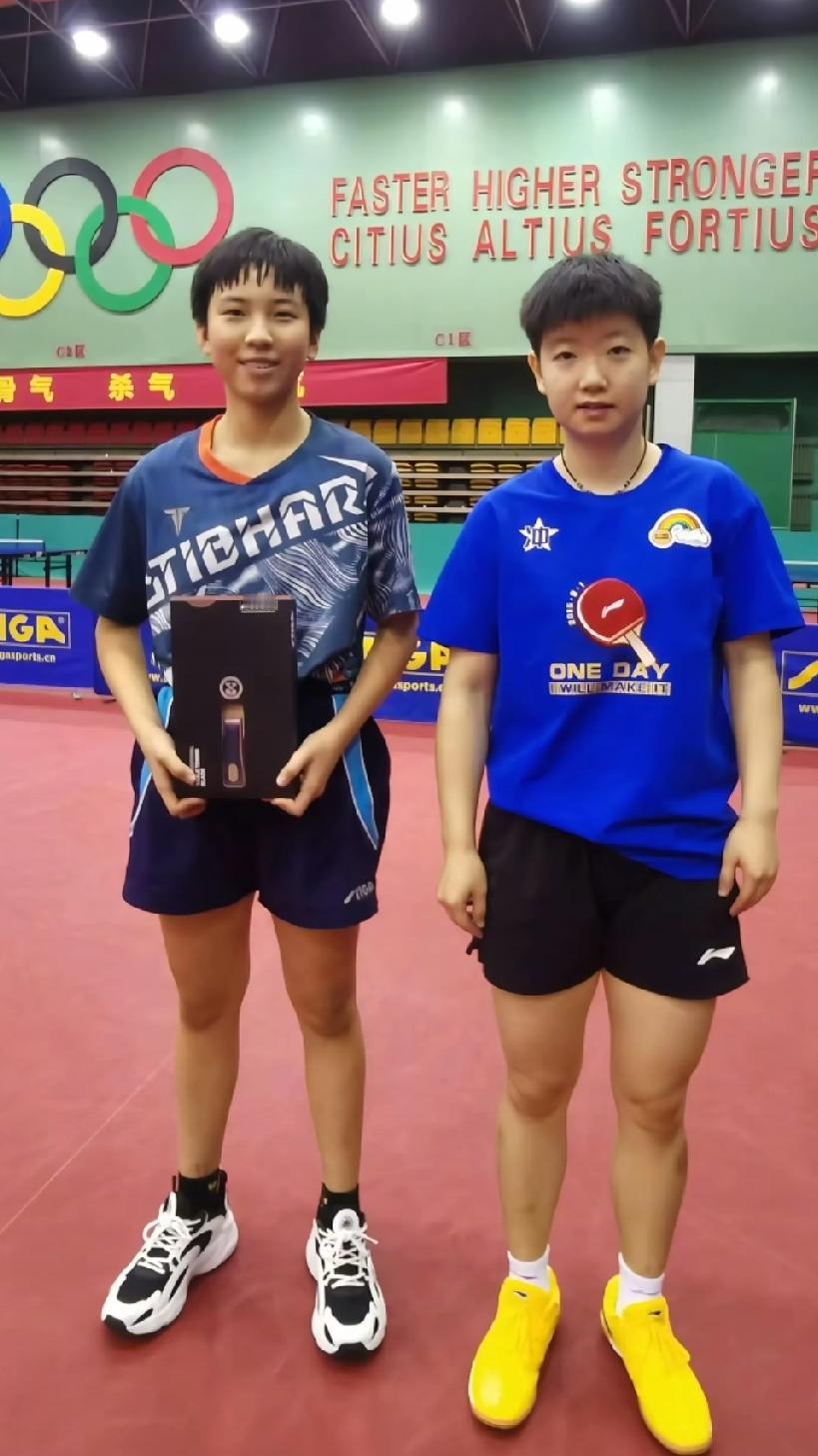 河北小队员放出几张莎莎的照片。这状态就是无声的支持。莎莎和小队员在一起毫无违