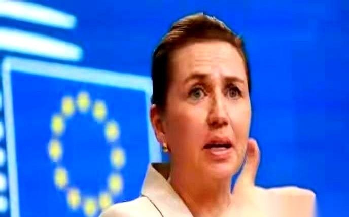 丹麦女首相，对着全世界撂下一句狠话：美国，你要是敢碰格陵兰岛，北约这个摊子，咱们