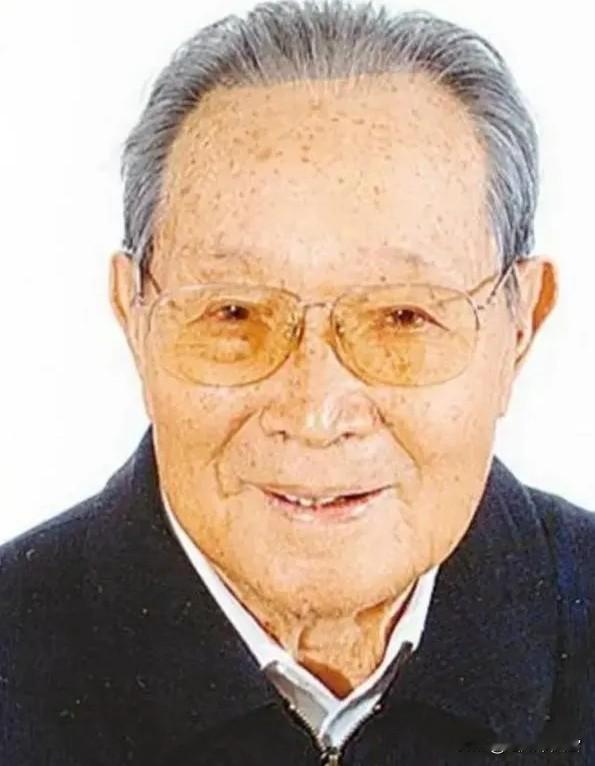 他是原北京市委书记，1976年提前得知绝密计划，在电话前守了一天，最后维护了首都