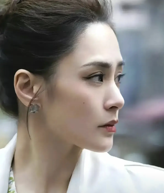事实证明:侧脸美才是真的美！