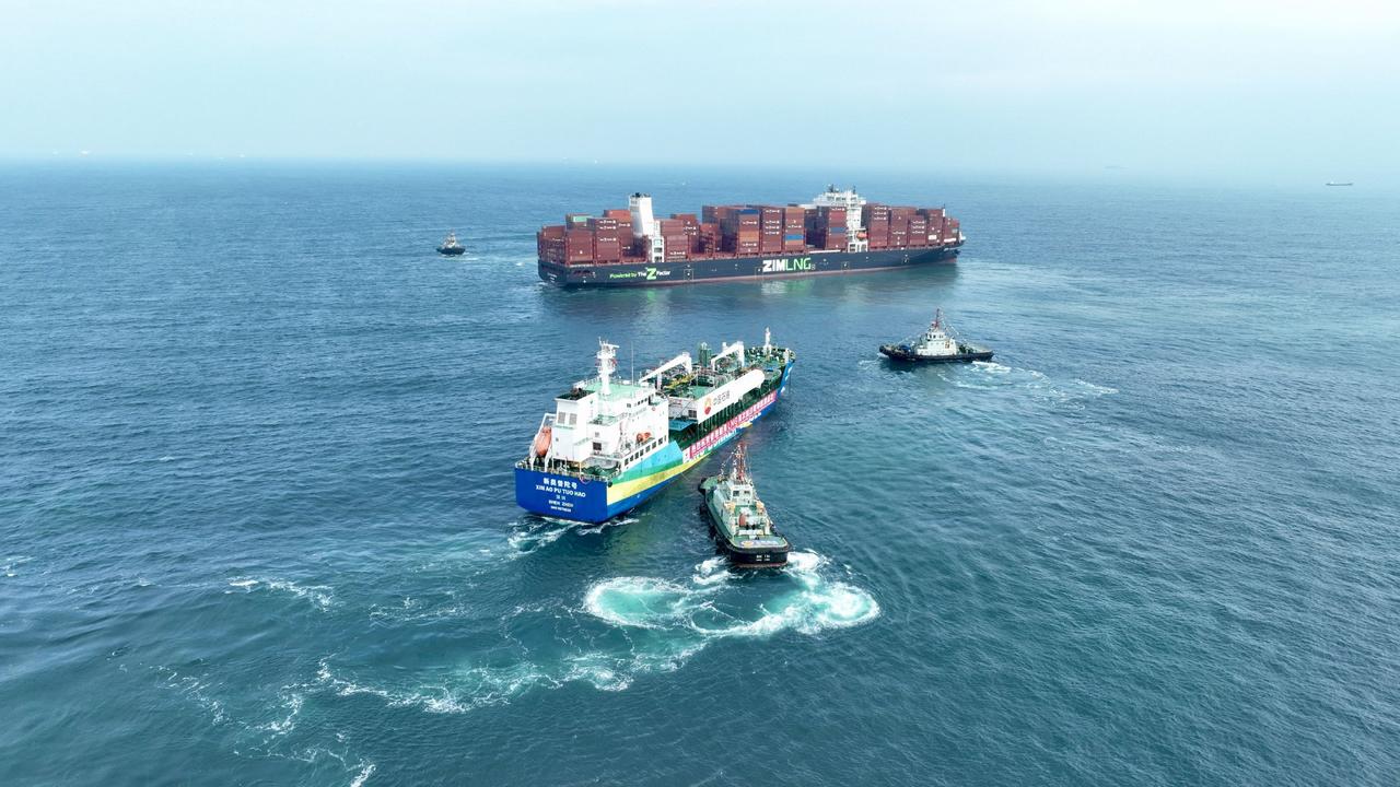 真杀招根本不在战场！伊朗把霍尔木兹海峡封了，美国海军封了阿拉伯海！结果就是，美国