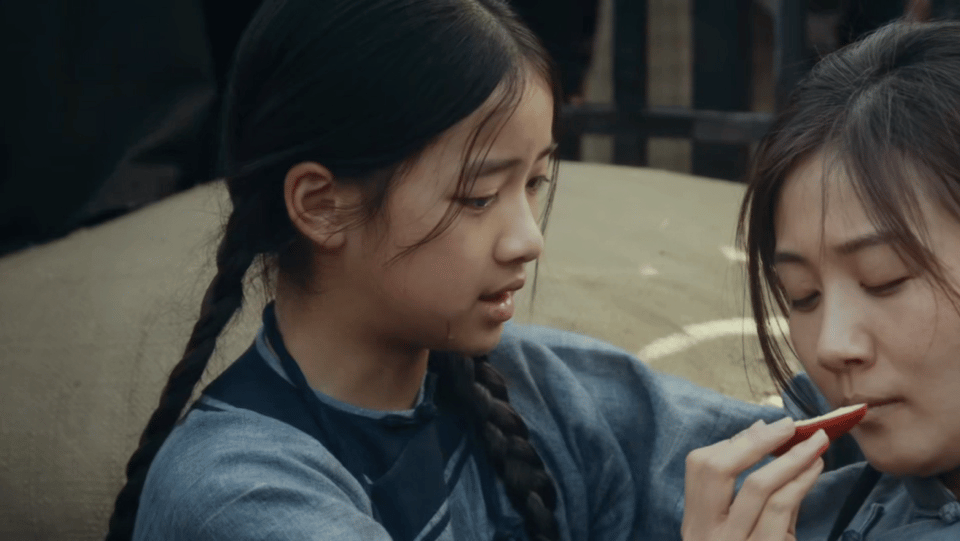 以为是故人之姿真故人之子看到聂远为女儿天天新剧风与潮宣传，才恍然这个小姑娘为何