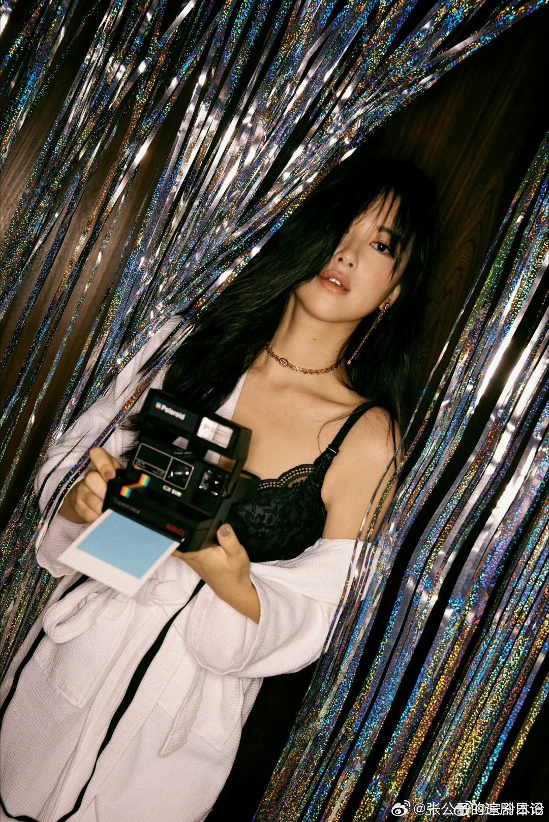 朱珠线下长这样朱珠线下居然比镜头里还绝！本人气质直接拉满，随便一站都是氛围感，穿